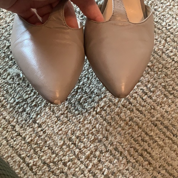 Beige leather Nine West heels. T-strap - Picture 4 of 7